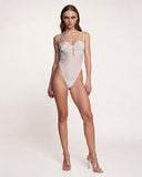Модель у білому прозорому боді з сітки, вигляд спереду — MY WHITE BODYSUIT